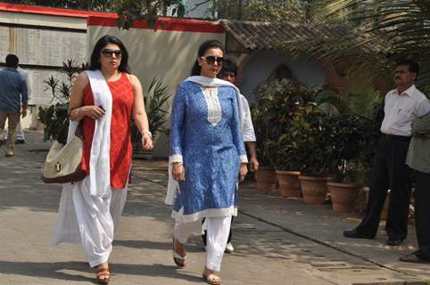 Kiran Juneja and Poonam Dhillon at Mona Kapoor's funeral at Pawan Hans