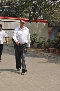 Randhir Kapoor at Mona Kapoor's funeral at Pawan Hans