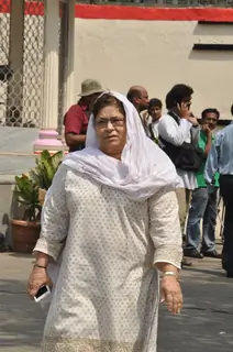 Saroj Khan at Mona Kapoor's funeral at Pawan Hans