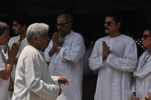 Boney Kapoor, Anil Kapoor and Javed Akhtar at Mona Kapoor's funeral at Pawan Hans