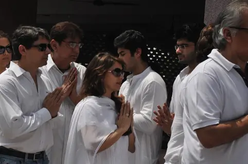 Madhuri Dixit and Dr Sreeram Nene at Mona Kapoor's funeral at Pawan Hans