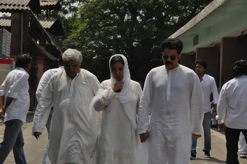 Javed Akhtar, Shabana Azmi and Anil Kapoor at Mona Kapoor's funeral at Pawan Hans