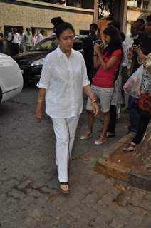 Aruna Irani at chautha of Mona Kapoor