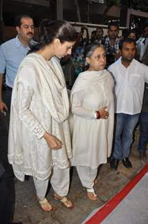 Jaya Bachchan at chautha of Mona Kapoor