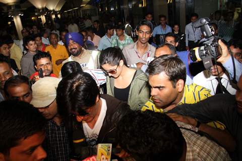 Shahrukh & Katrina arrived at Mumbai airport from London