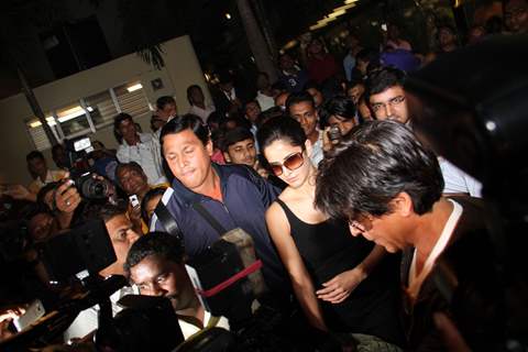 Shahrukh & Katrina arrived at Mumbai airport from London