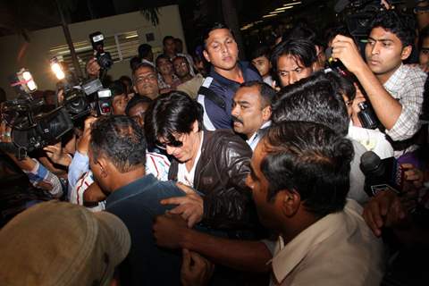 Shahrukh Khan arrived at Mumbai airport from London