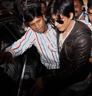 Shahrukh arrived at Mumbai airport from London