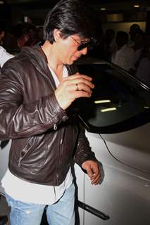 Shahrukh Khan arrived at Mumbai airport from London