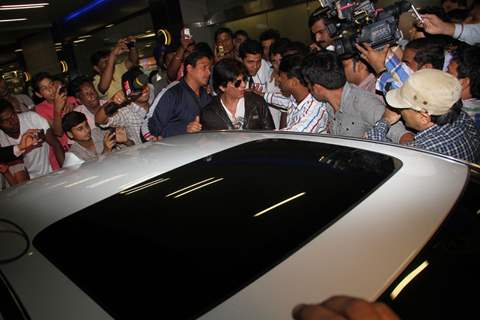 Shahrukh Khan arrived at Mumbai airport from London