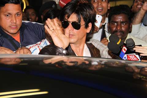 Shahrukh arrived at Mumbai airport from London