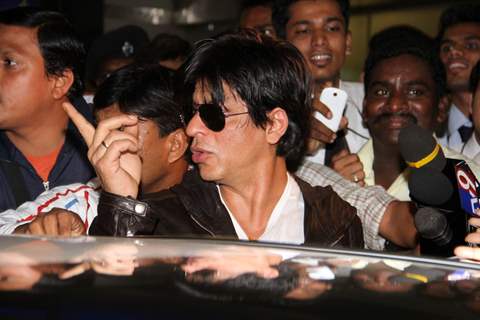 Shahrukh Khan arrived at Mumbai airport from London