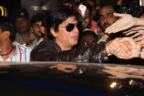 Shahrukh Khan arrived at Mumbai airport from London