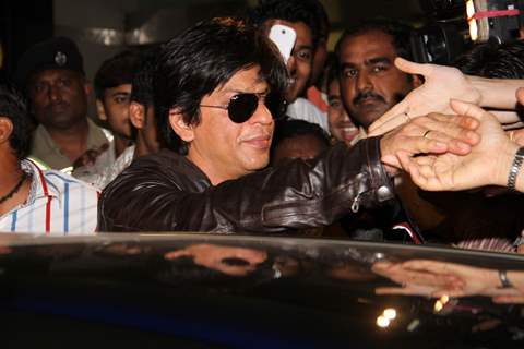 Shahrukh arrived at Mumbai airport from London