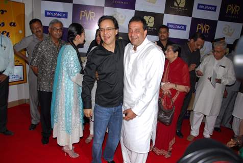 Sanjay Dutt, Manyata Dutt and Vidhu Vinod Chopra at premiere of film Parinda at PVR