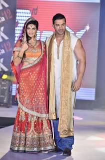 John Abraham and Jacqueline Fernandes of Housefull 2 at fashion show