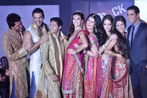 Ritesh, John, Shreyas, Shazahn, Zarine, Asin, Jacqueline & Akshay of Housefull 2 at fashion Show