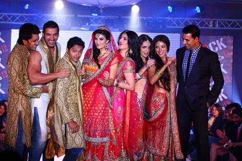 Cast of 'Housefull 2' walks the ramp for Aki Narula