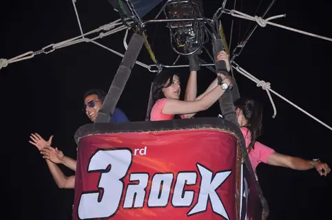 Akshay Kumar and Zarine Khan at air balloon music promotion of Housefull 2