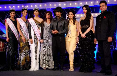Miss India winners, Bina Aziz, Sonu Nigam, Lucky Morani, Ankita Shorey and Susheel Sharma at Gitanjali Le Club Musique Presents An Evening With Sonu Nigam