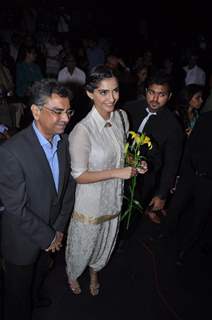 Sonam Kapoor launches Khalid Mohamed's book Two Mothers and Other Stories at Tryst Lounge in Phoenix Mills, Mumbai