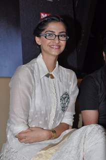 Sonam Kapoor launches Khalid Mohamed's book Two Mothers and Other Stories at Tryst Lounge in Phoenix Mills, Mumbai