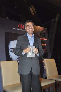 Sonam Kapoor launches Khalid Mohamed's book Two Mothers and Other Stories at Tryst Lounge in Phoenix Mills, Mumbai