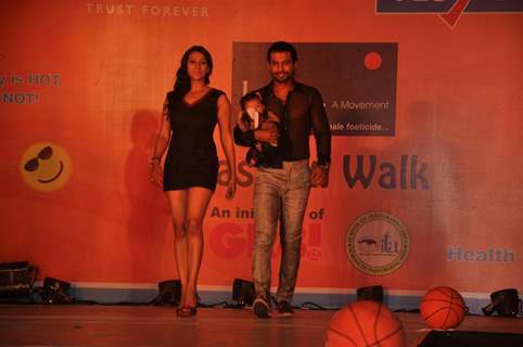 Indraneil Sengupta & Barkha Bist at GR8! Fashion Walk for the Cause Beti by Television Sitarre
