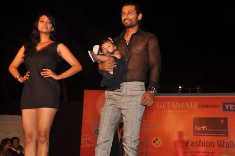 Indraneil Sengupta & Barkha Bist with their baby at GR8! Fashion Walk for the Cause Beti