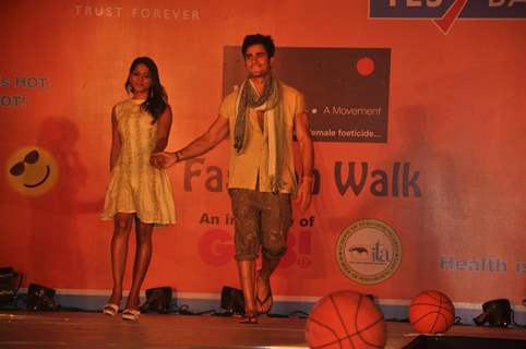 Yashashri Mashurkar and Karan Tacker at GR8! Fashion Walk for the Cause Beti by Television Sitarre