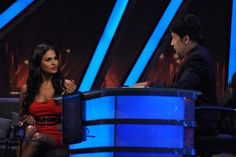 Veena Malik on the sets of 'Movers N Shakers'