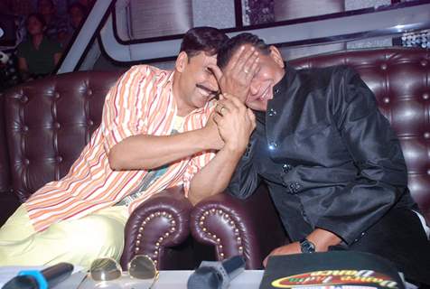 Akshay Kumar and Mithun Chakraborty on the sets of Dance India Dance to promote Rowdy Rathore