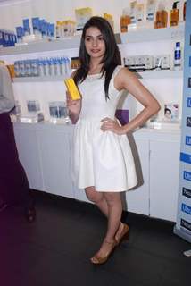 Prachi Desai launches Neutrogena products