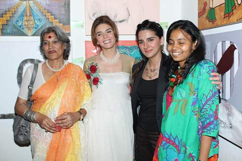 Raageshwari, Poonam Salecha, Dolly Takore and Shruti Seth at Lotus art exhibition