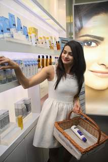 Prachi Desai launches Neutrogena's products