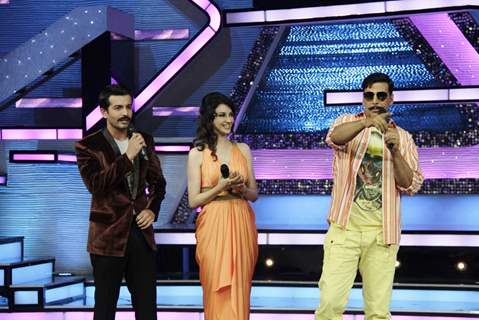 Akshay Kumar promotes Rowdy Rathore on Dance India Dance Season 3 sets at Famous Studios in Mahalaxmi, Mumbai