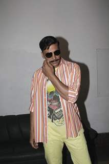 Akshay Kumar promotes Rowdy Rathore on Dance India Dance Season 3 sets at Famous Studios in Mahalaxmi, Mumbai