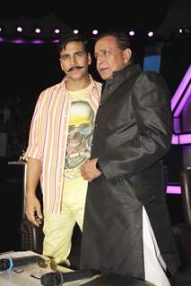 Akshay Kumar promotes Rowdy Rathore on Dance India Dance Season 3 sets at Famous Studios in Mahalaxmi, Mumbai