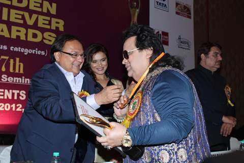 Rakesh Bedi, Aashka Goradia and Bappi Lahiri  at the Golden Achievers Awards