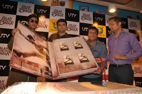 Irrfan Khan, Timangshu Dhulia and Siddharth Roy Kapur at Paan Singh Tomar DVD Launch