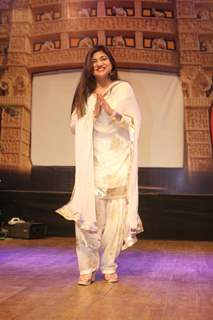 Alka Yagnik at Dadasaheb Ambedkar Awards organised by Kailash Masoom and Harish Shah