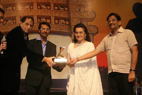 Asha Parekh, Kailash Masoom, Shakeel Saifi at Dadasaheb Ambedkar Awards