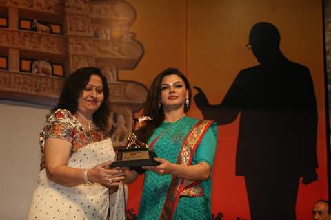 Geeta Shah and Rakhi Sawant at Dadasaheb Ambedkar Awards