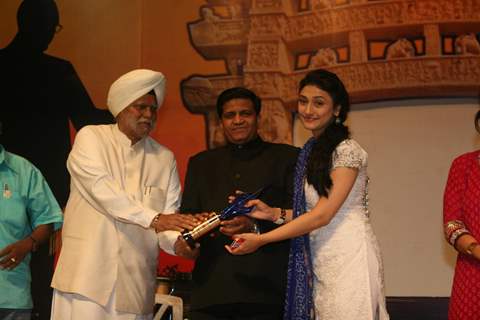 Buta Singh, Shakeel Saifi and Ragini Khanna at Dadasaheb Ambedkar Awards