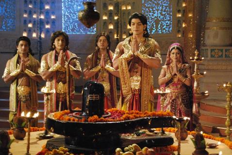 Gurmeet Choudhary and Debina Bonnerjee as Shri Ram and Devi Sita in Sagar Arts' Ramayan