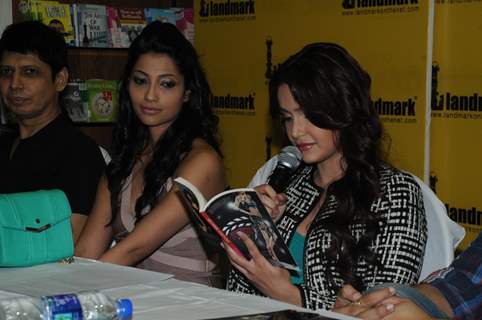 Neeta Shah's 'Bollywood Striptease' book reading session with Shazahn