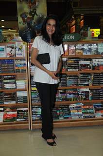 Neeta Shah's 'Bollywood Striptease' book reading session with Shazahn