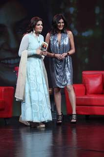 Sushmita Sen and Raveena Tandon on the sets of Isi Ka Naam Zindagi