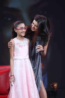 Sushmita Sen with her daughter Aliseh on the sets of Isi Ka Naam Zindagi