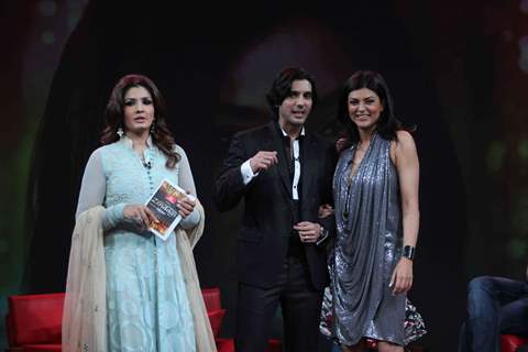 Sushmita Sen, Zayed Khan and Raveena Tandon on the sets of Isi Ka Naam Zindagi